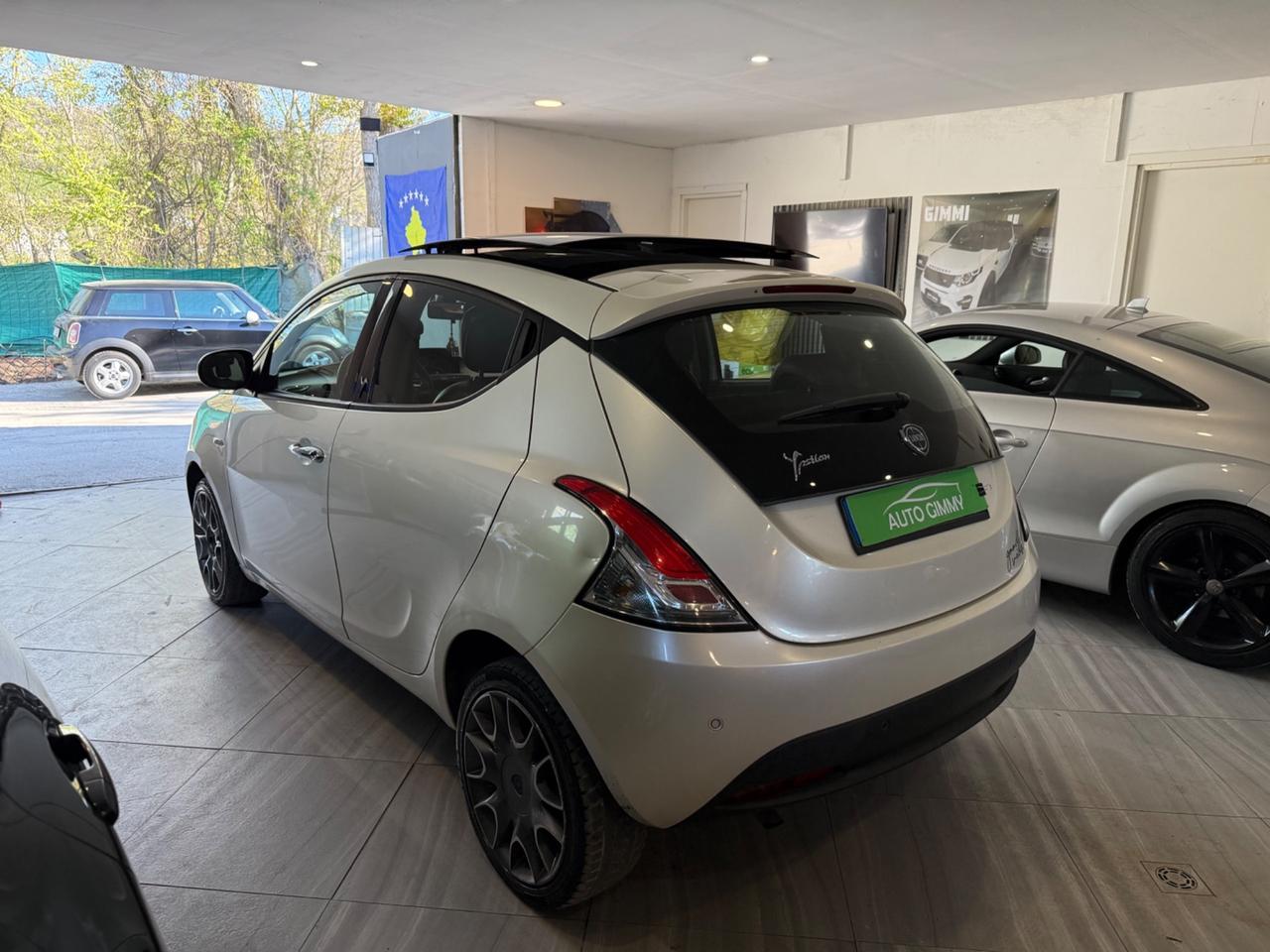 Lancia Ypsilon 0.9 BENZINA NEOPATENTATI