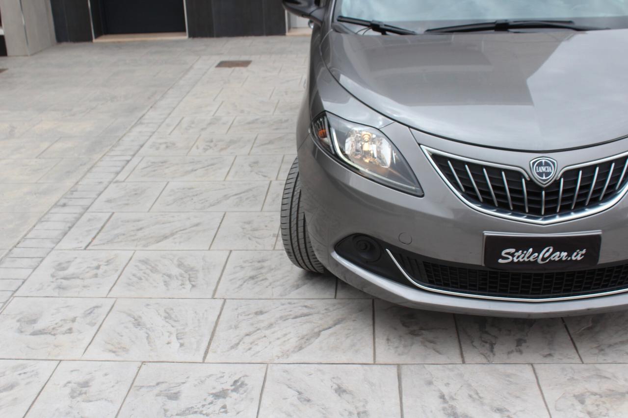 Lancia Ypsilon 1.0 FireFly 5 porte S&S Hybrid Ecochic Silver
