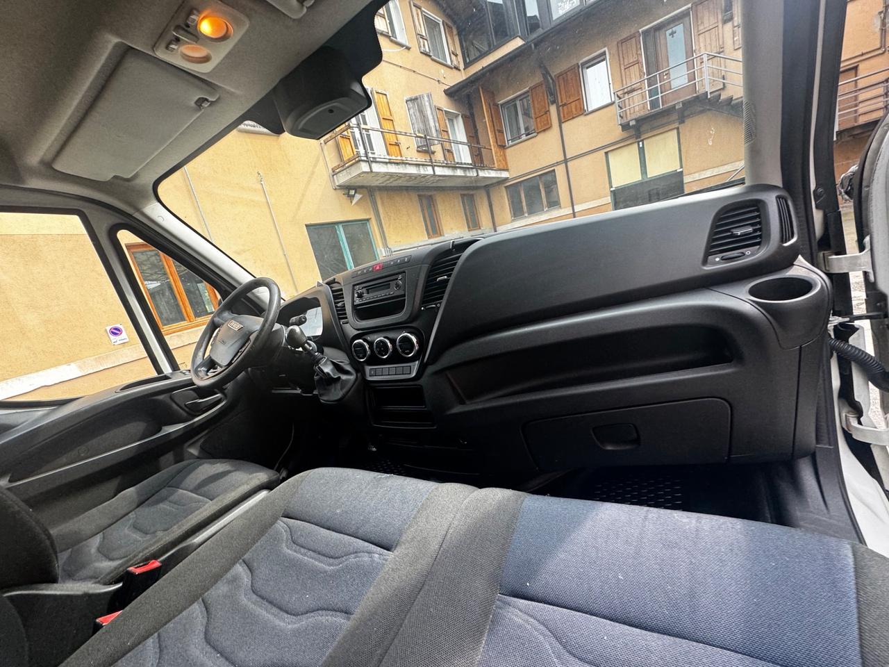 Iveco Daily , 2.3 diesel, 2028