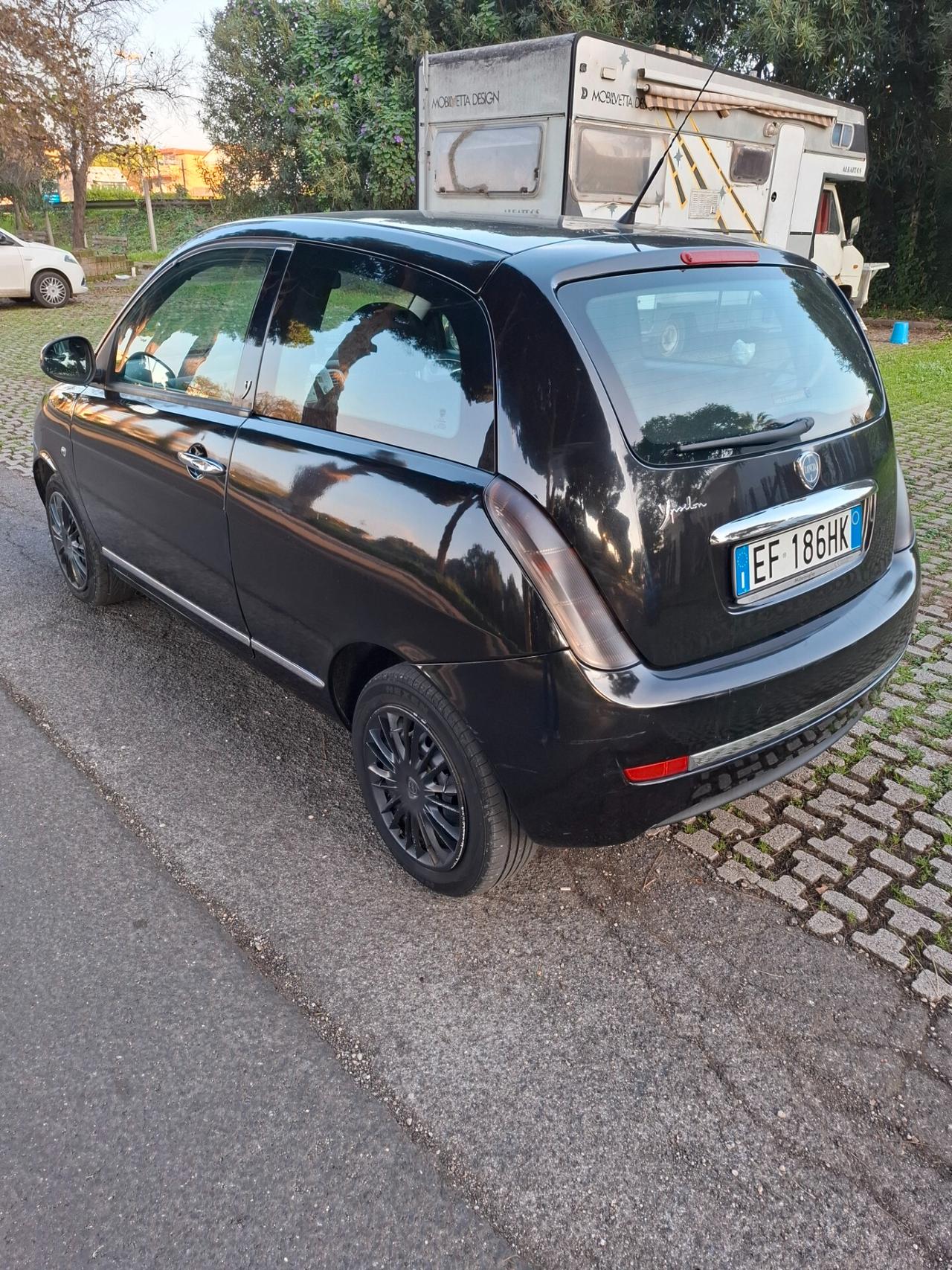 Lancia Ypsilon 1.3 MJT 75 CV Platino