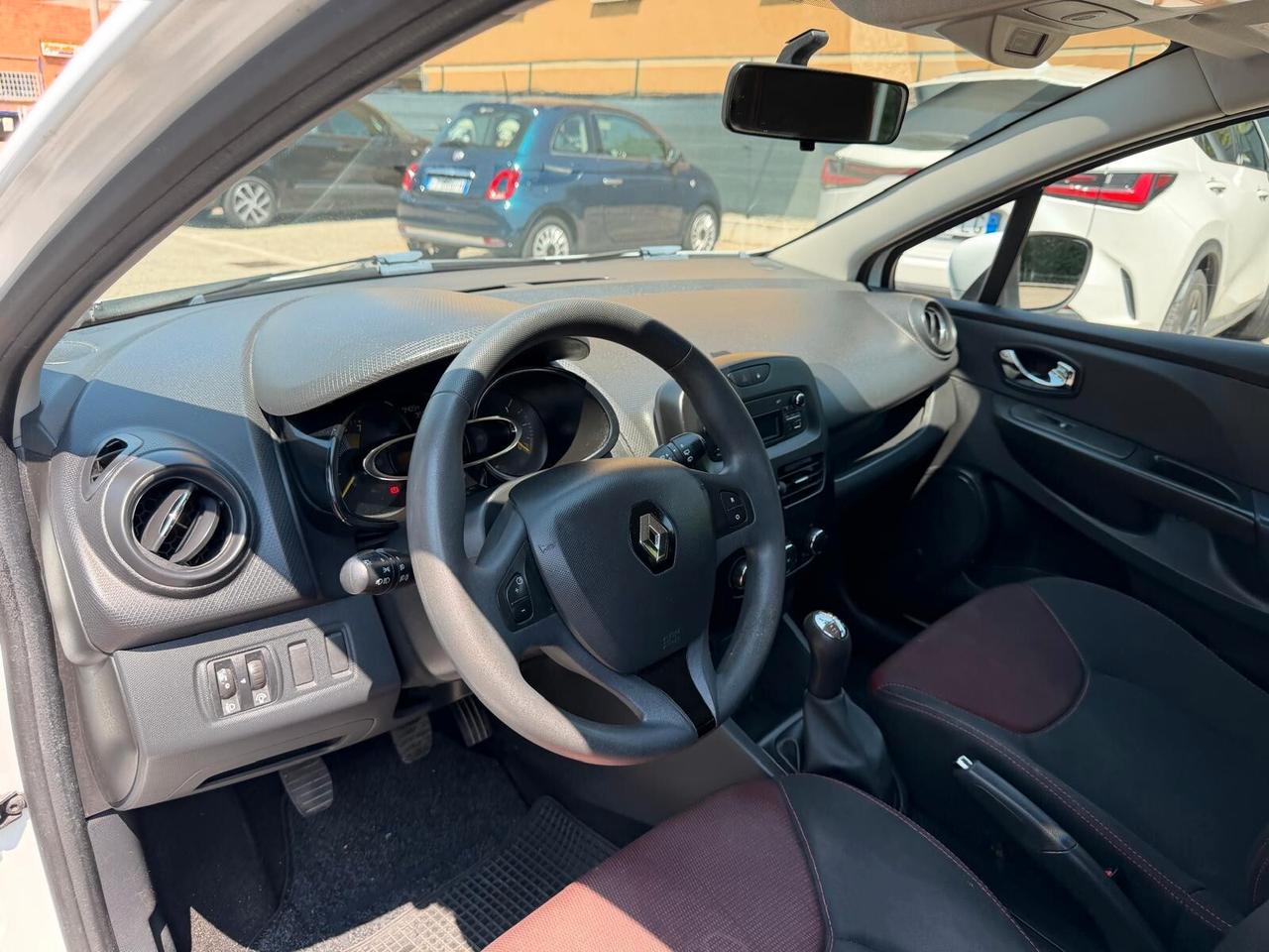 Renault Clio 1.2 - NEOPATENTATI - 12 MESI DI GARANZIA -