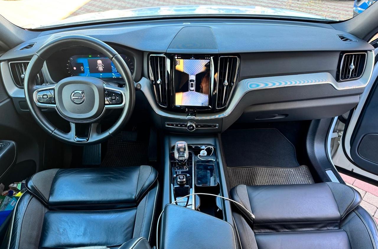 Volvo XC60 2.0 AWD automatico Ultimate Dark