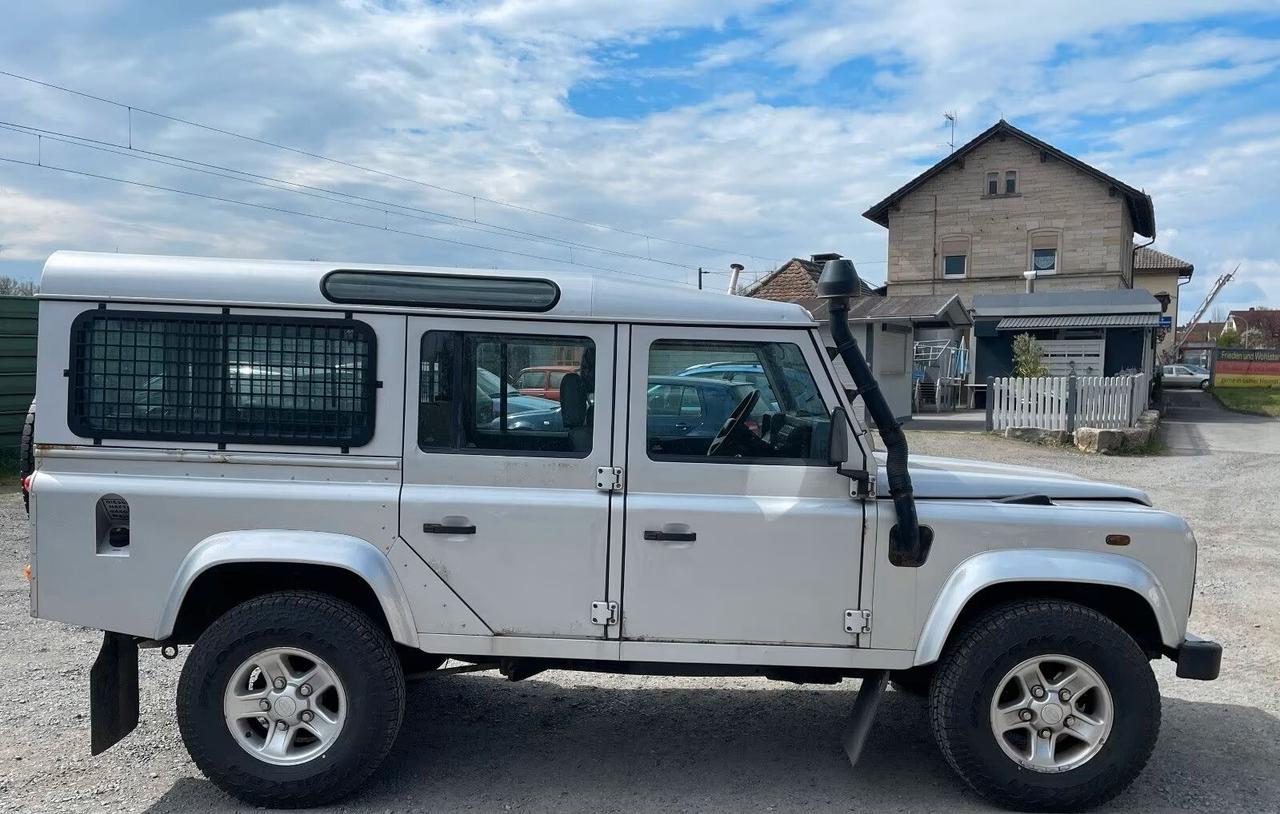 Land Rover Defender 110 Station Wagon 9 posti