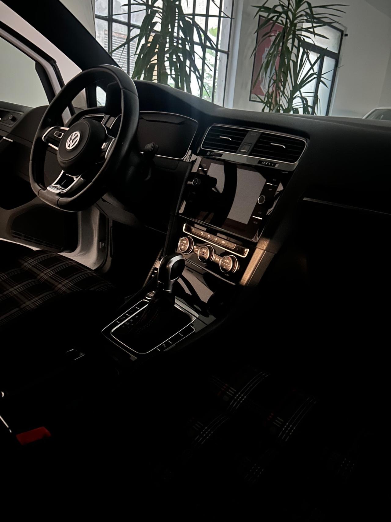 Volkswagen Golf GTI Performance 2.0 245 CV TSI DSG 5p. BMT