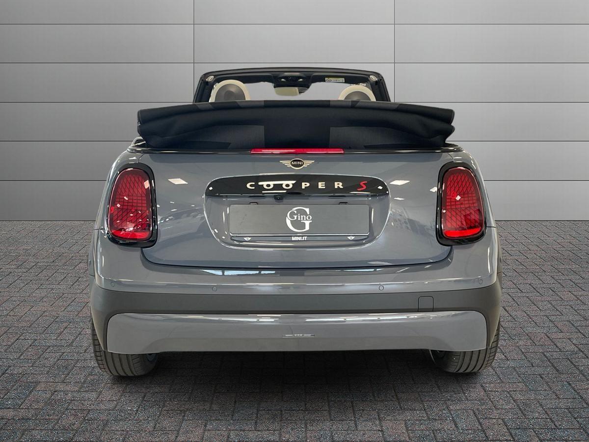 MINI Mini Cooper Cabrio F67 - Mini Cooper Cabrio 2.0 S Favoured auto