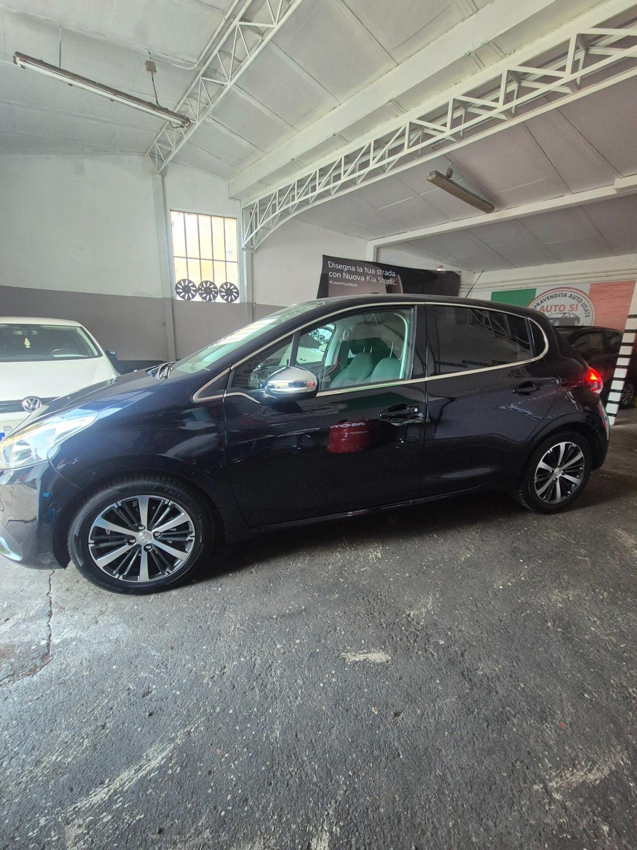 Peugeot 208 PureTech 82 5 porte Allure neo patentati