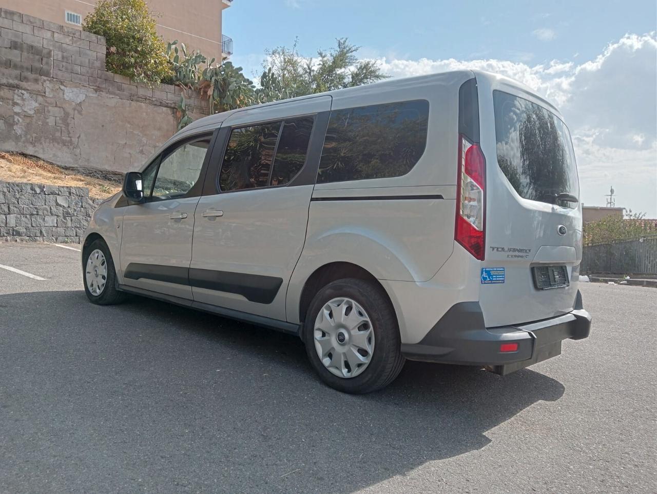 Ford Tourneo Connect Pianale ribassato con rampa disabili in carrozzina