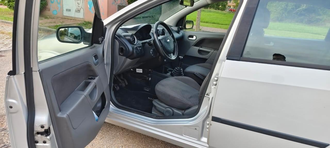 Ford Fiesta 1.4 16V 5p. Ghia
