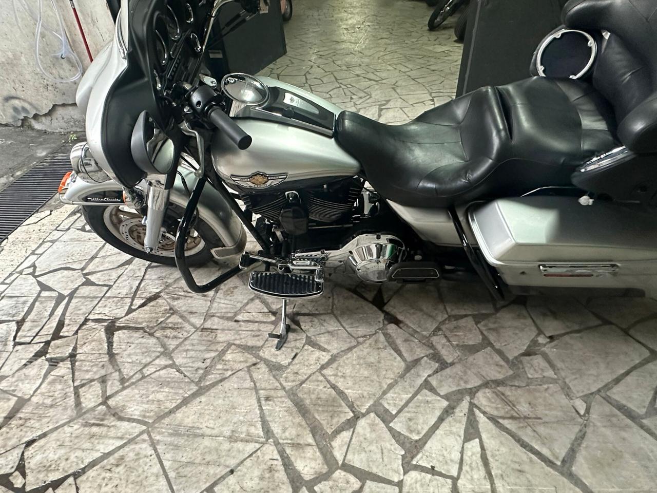 Harley-davidson FLHTCUI Ultra Classic Electra Glide 2003