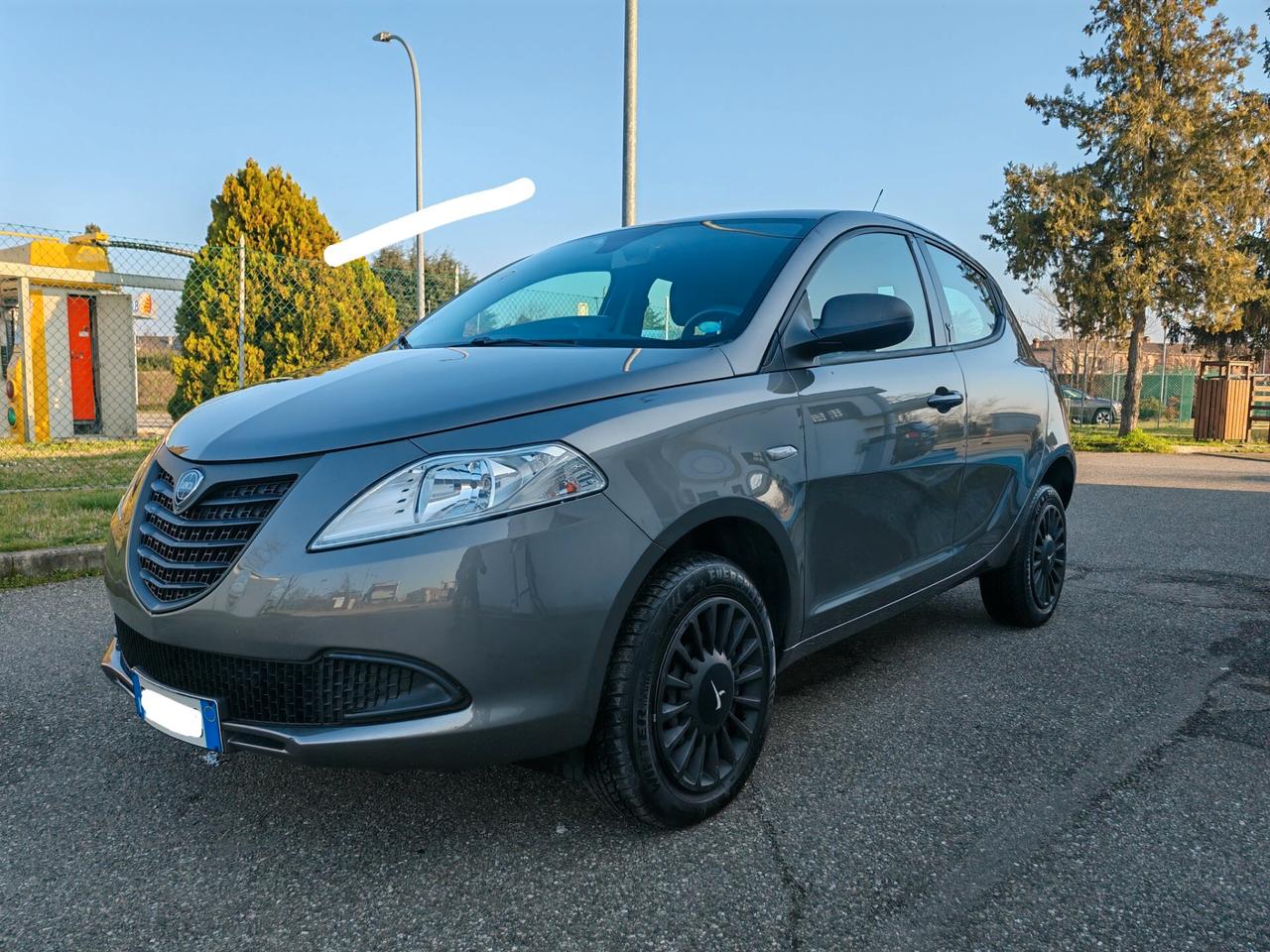 Lancia Ypsilon 0.9 TwinAir 85 CV 5 porte Metano Ecochic Silver