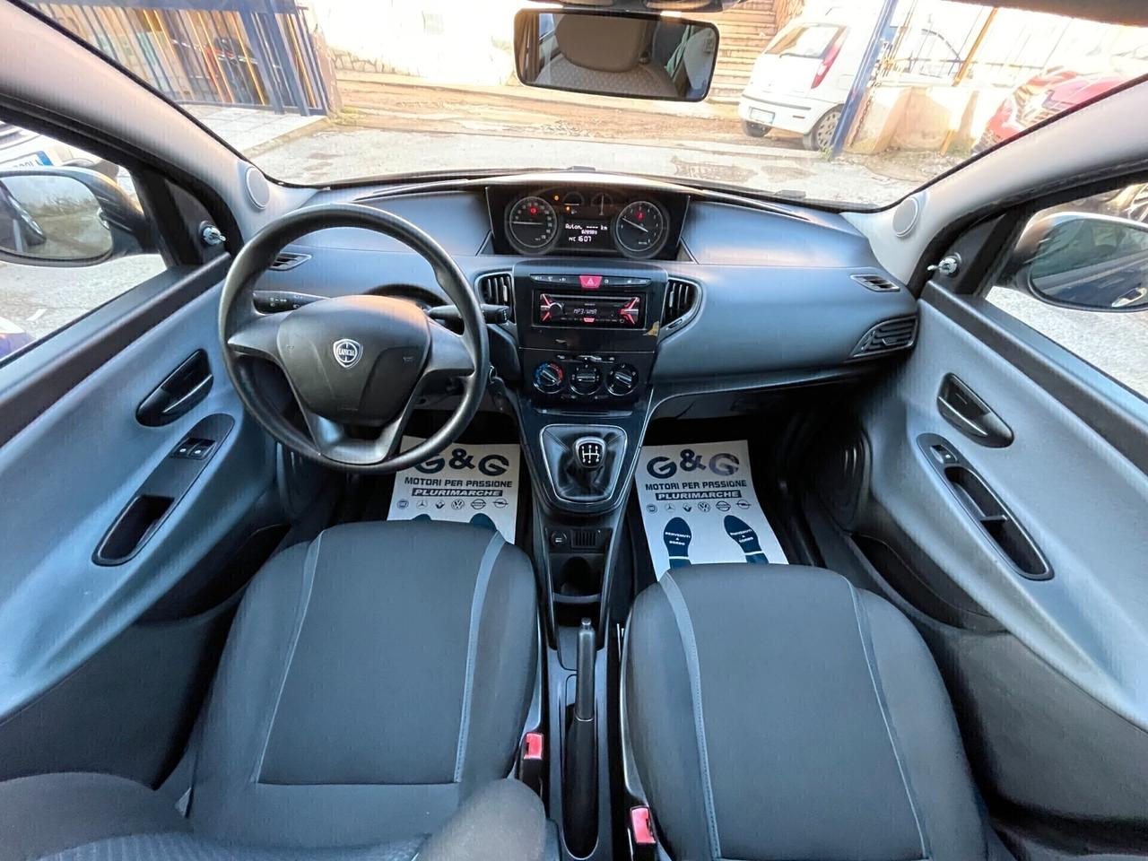 Lancia Ypsilon 1.2 69 CV 5 porte Silver