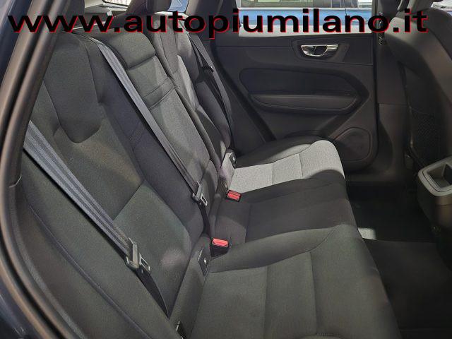 VOLVO XC60 B4 Geartronic Momentum Pro