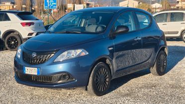 Lancia Ypsilon 1.0 FireFly 5 porte S&S Hybrid Silver