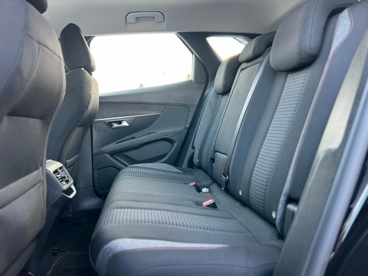 Peugeot 3008 BlueHDi 130 S&S EAT8 Active Pack