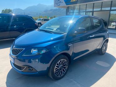 Lancia Ypsilon 1.0 Hybrid Gold "PARI AL NUOVO"