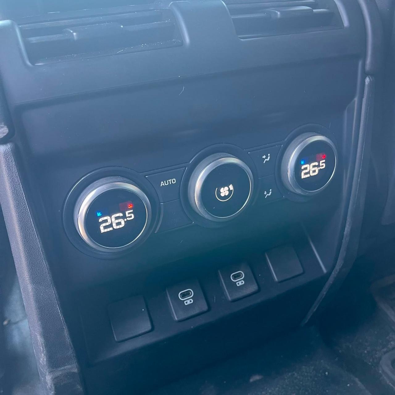 Land Rover Defender 110 3.0D I6 200 CV AWD Auto X-Dynamic SE