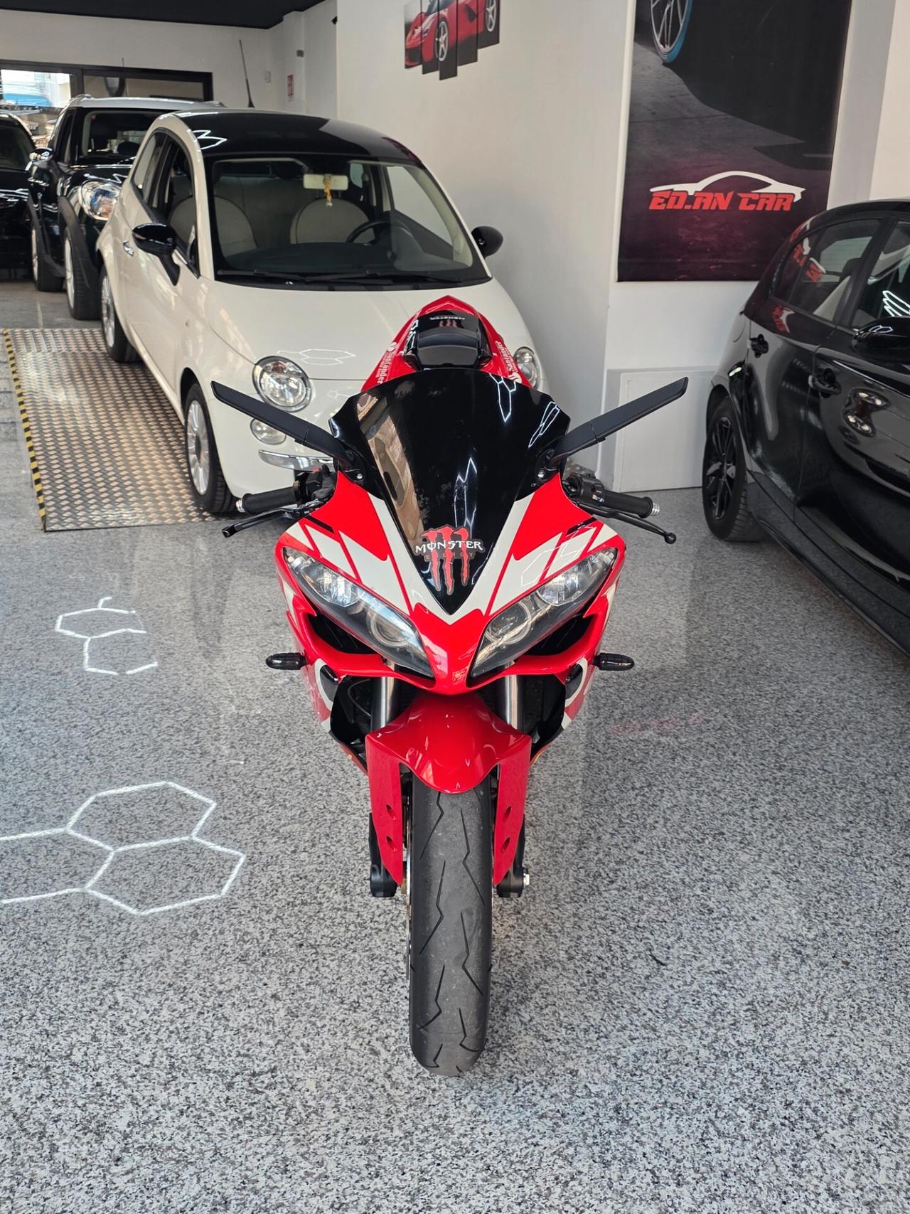 Yamaha YZF R1