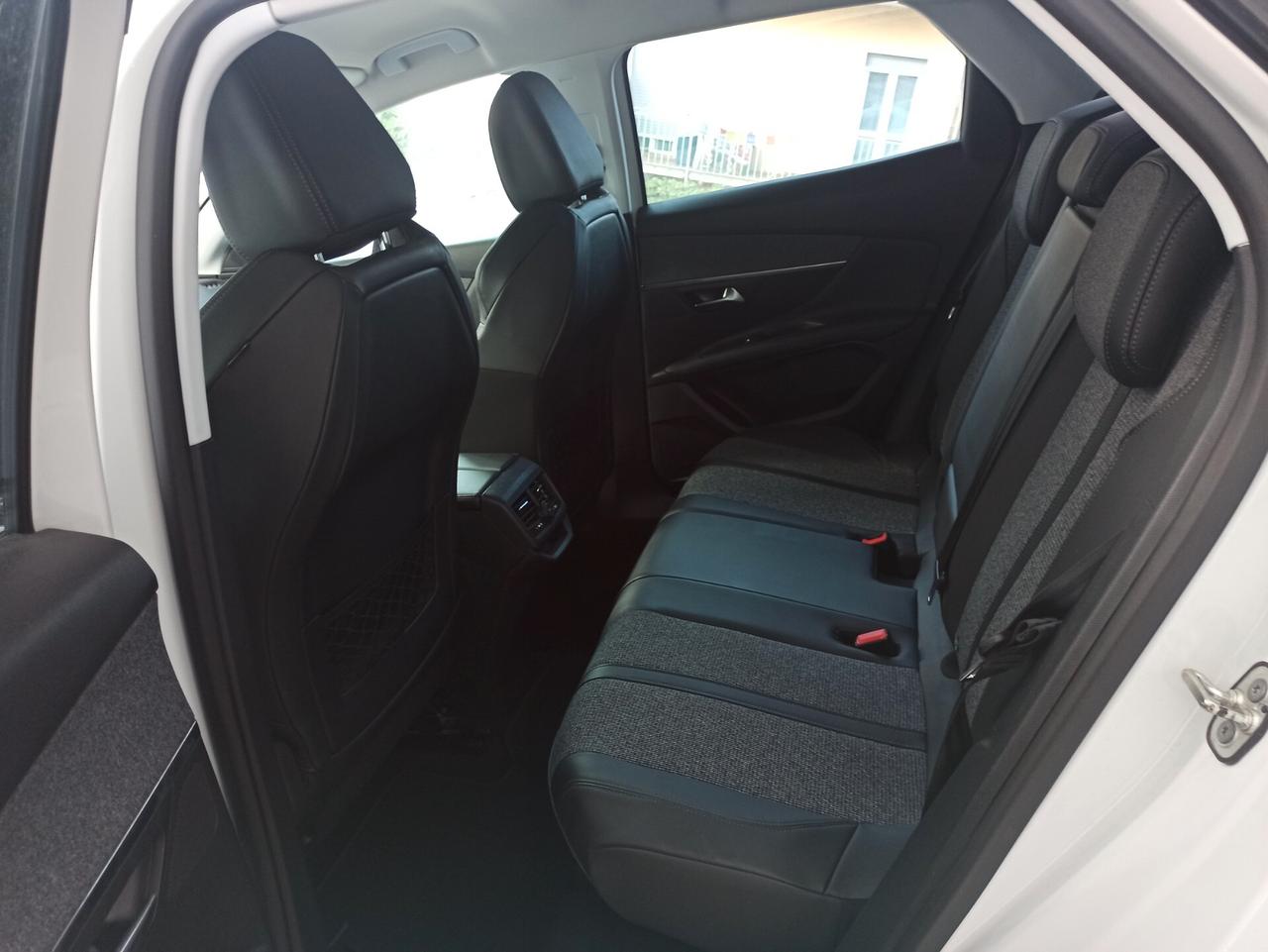Peugeot 3008 BlueHDi 130 S&S Allure