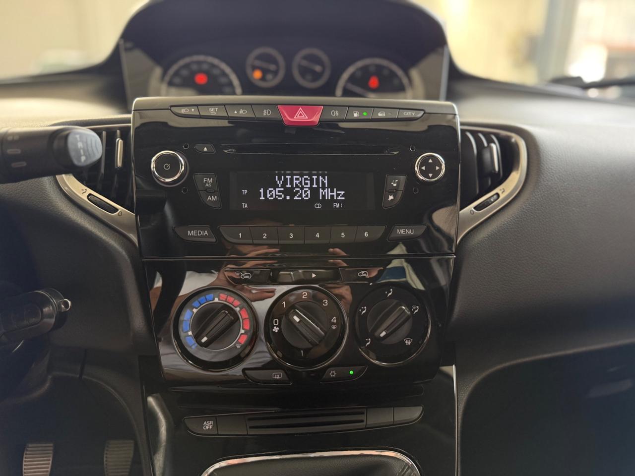 Lancia Ypsilon 0.9 TwinAir 85 CV 5 porte Metano