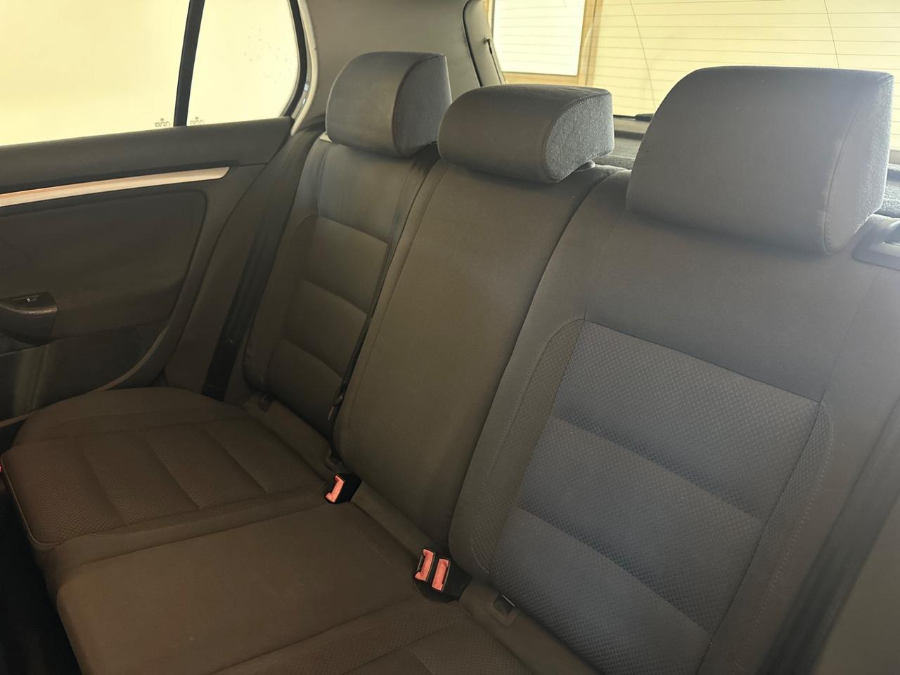 Volkswagen Golf 1.6 16V FSI 5p. Sportline NEOPATENTATI