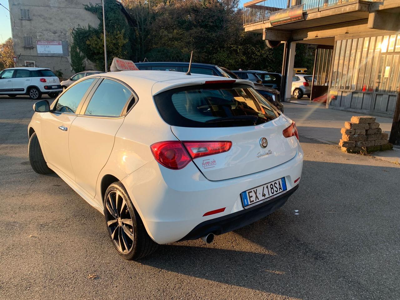 Alfa Romeo Giulietta tdi 1600 cc, molto bella , accessoriata, anno 2014, km 98000, tagliandata, neo patentati