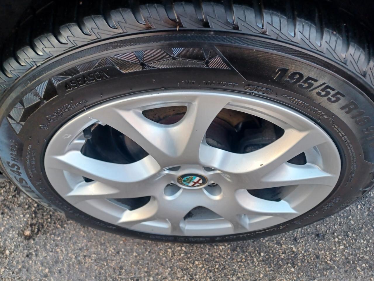 Alfa Romeo MiTo 1.3 JTDm DISTINCTIVE 2014