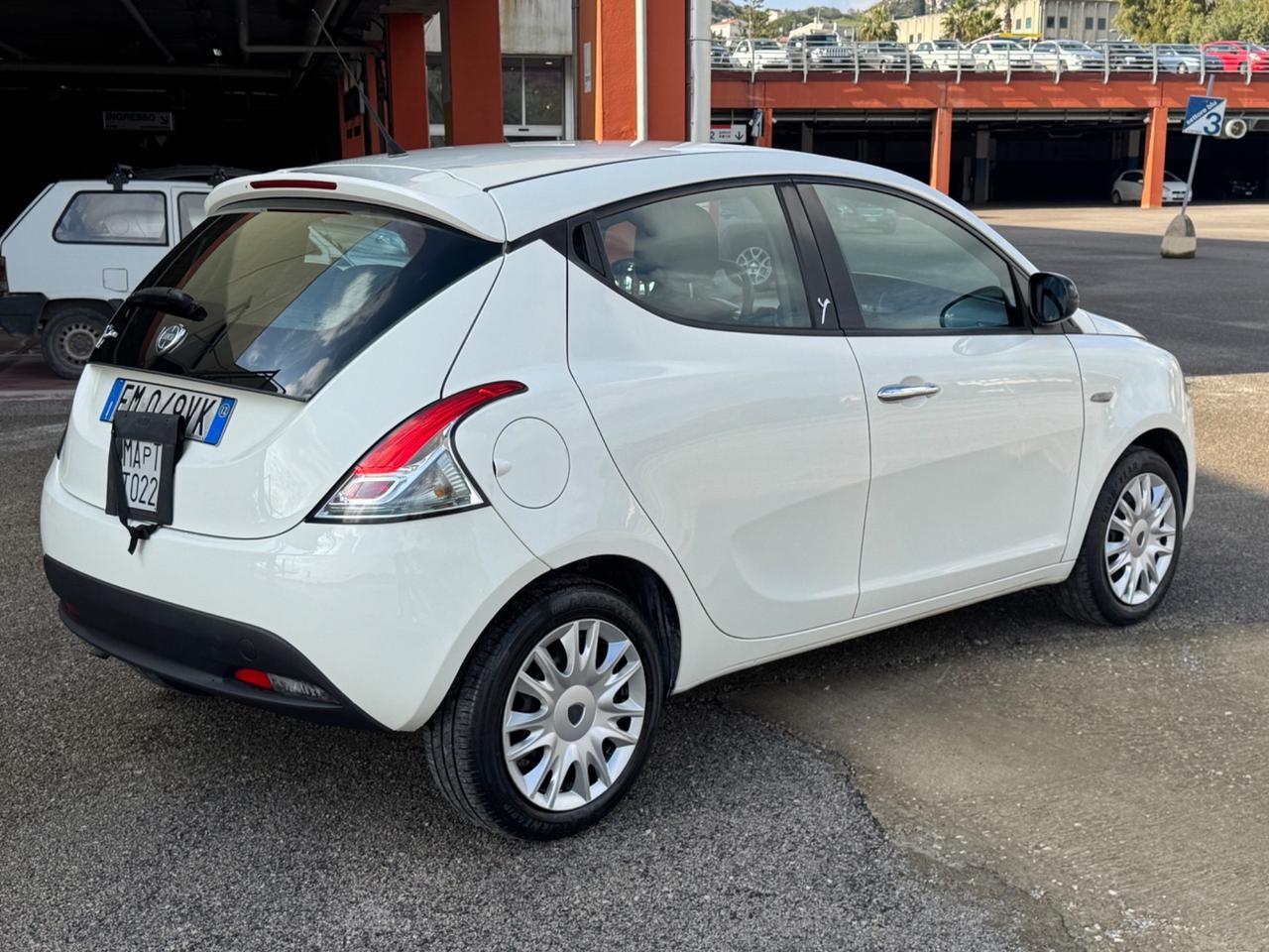 Lancia Ypsilon 1.2 69 CV 5 porte S&S Platinum