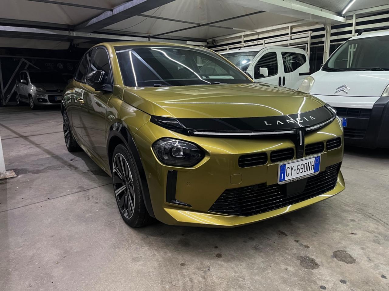 Lancia Ypsilon Hybrid e-DCT Edizione Cassina