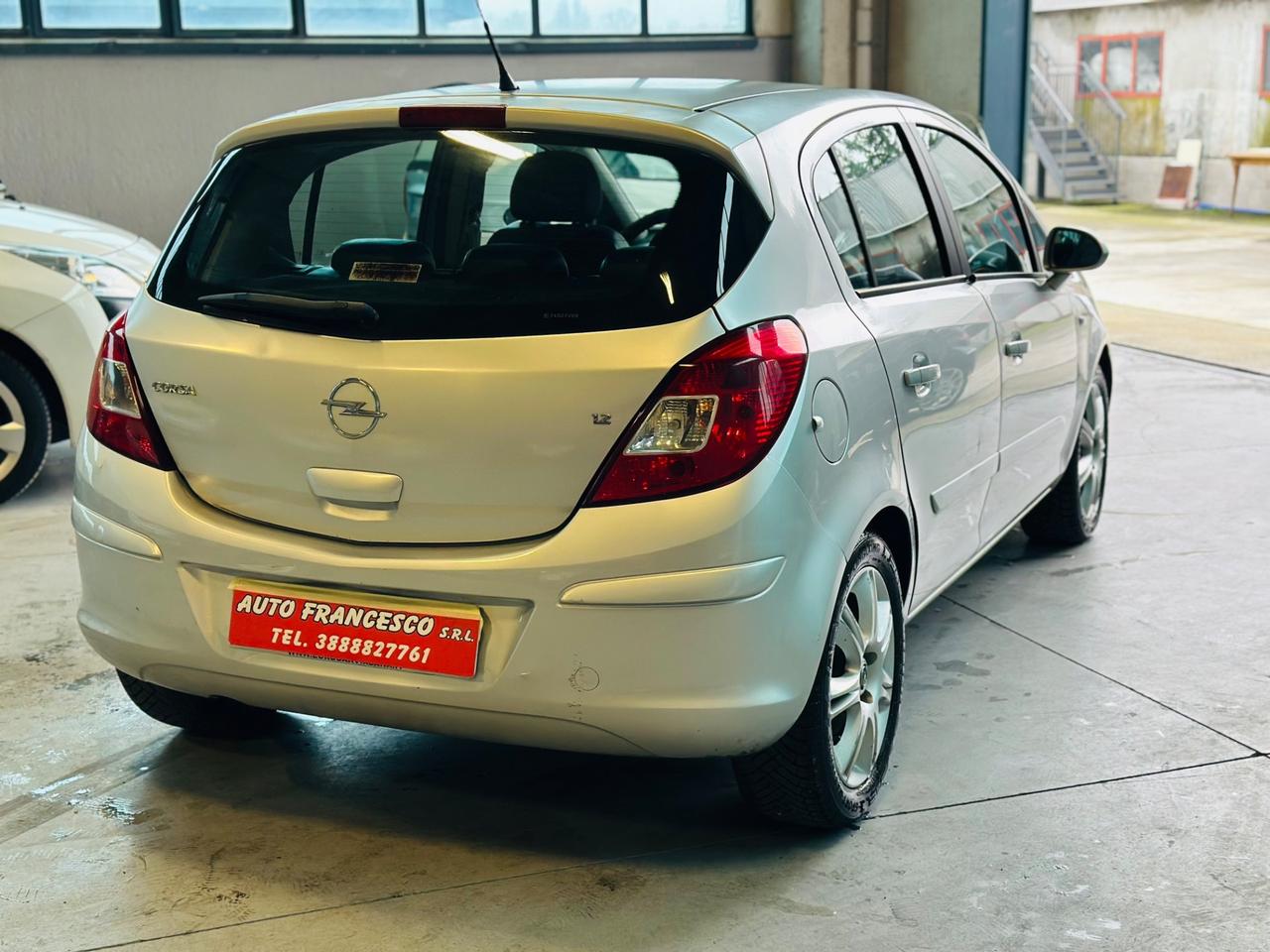 Opel Corsa 1.2 5 porte Cosmo