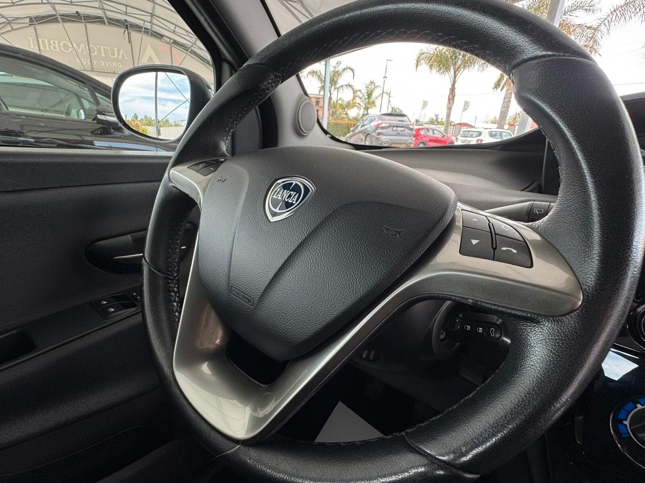 Lancia Ypsilon 1.2 69 CV 5 porte Gold