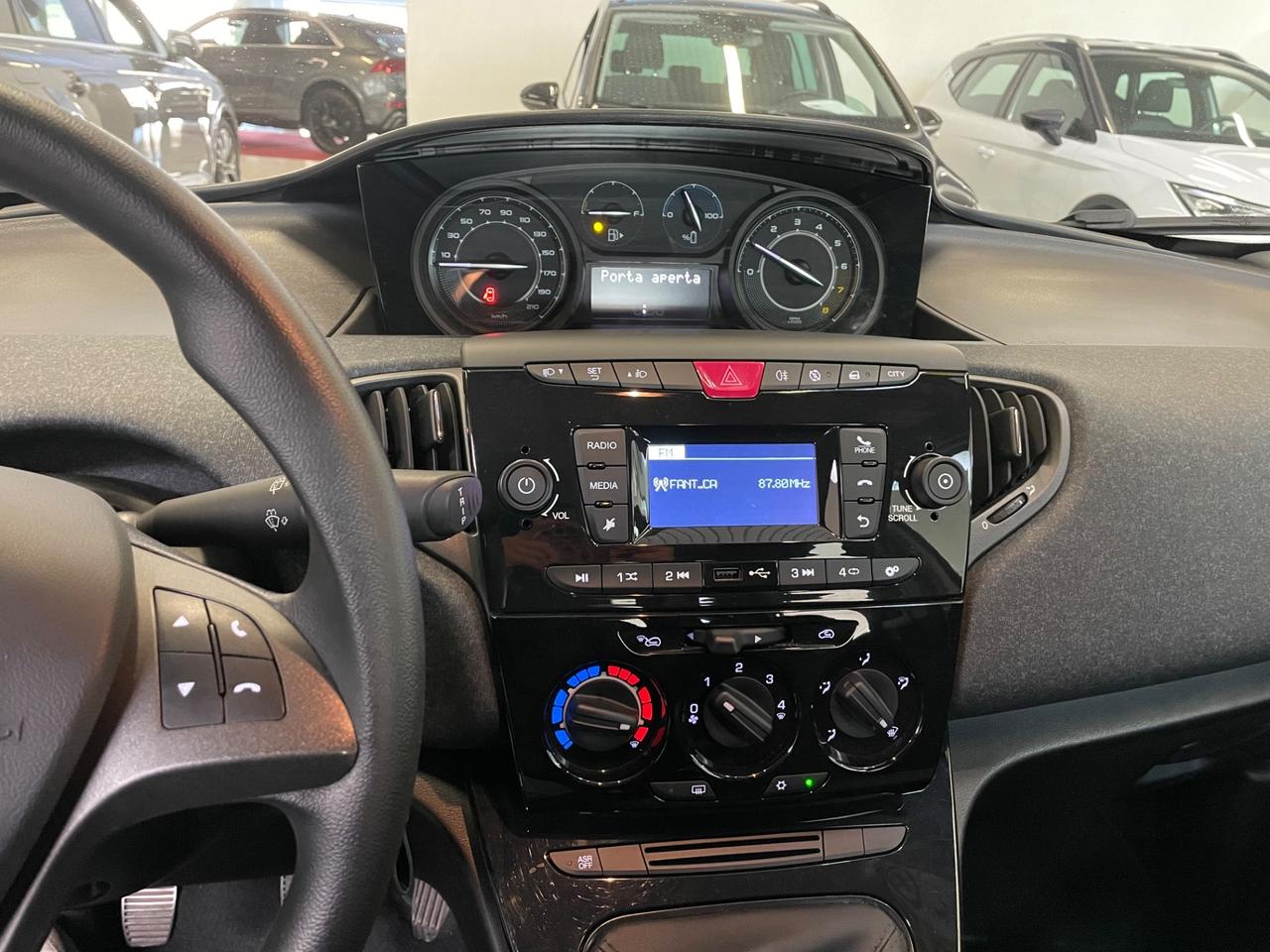 Lancia Ypsilon 1.0 FireFly 5 porte S&S Hybrid Silver