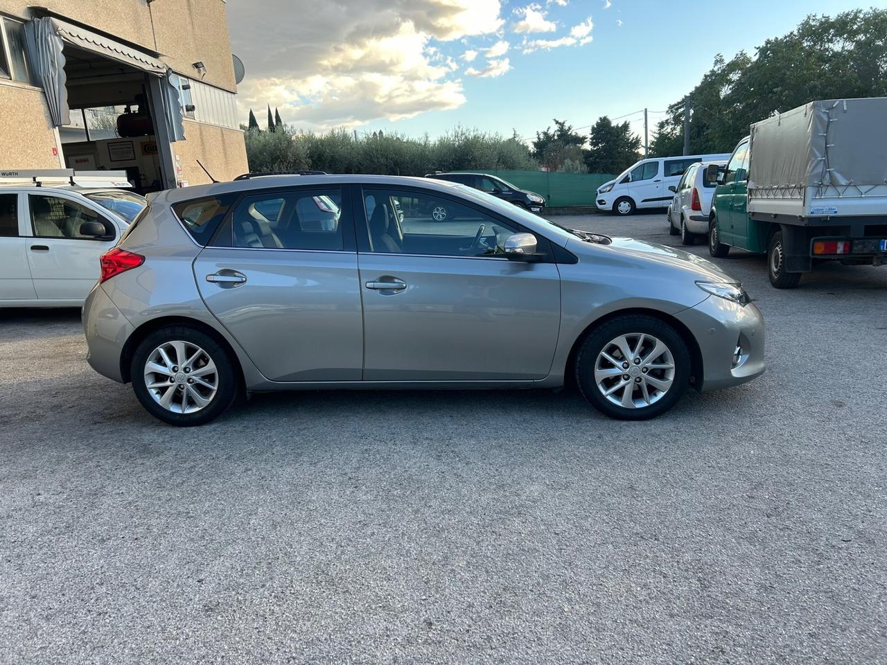 Toyota Auris 1.4 D-4D Lounge