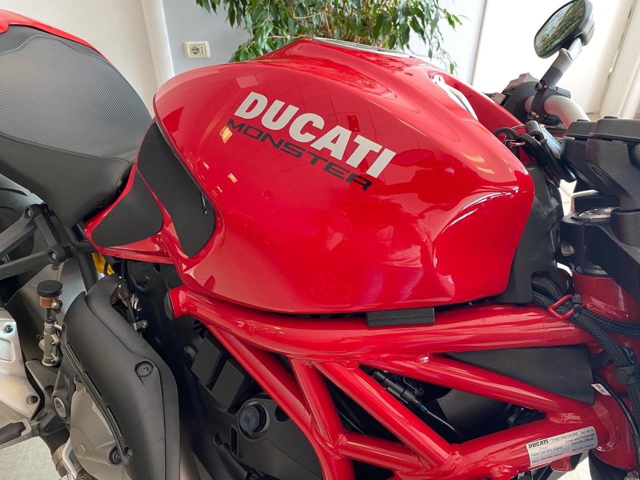 DUCATI MONSTER 821 ABS