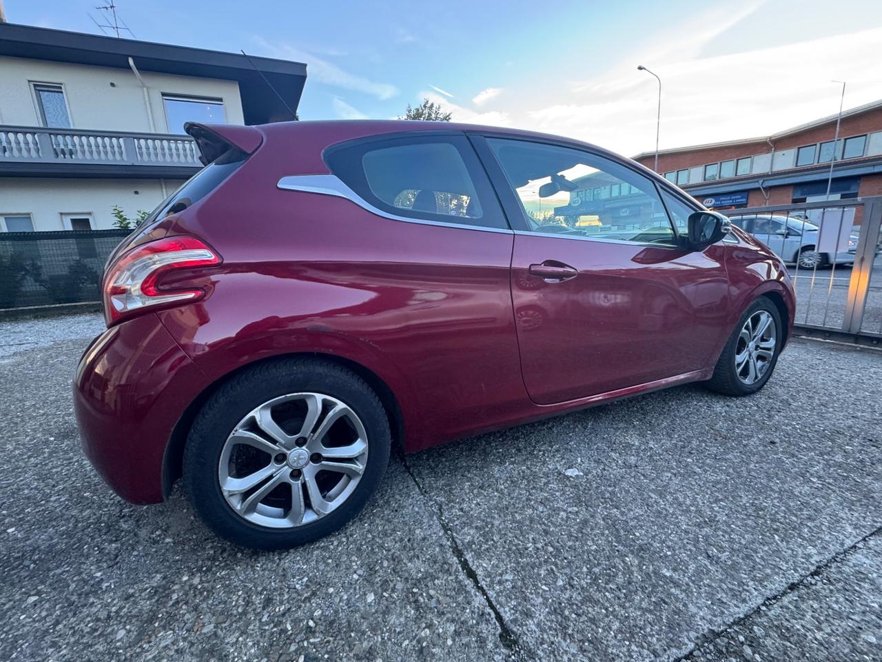 Peugeot 208 1.4 HDi 68 CV 3 porte Allure