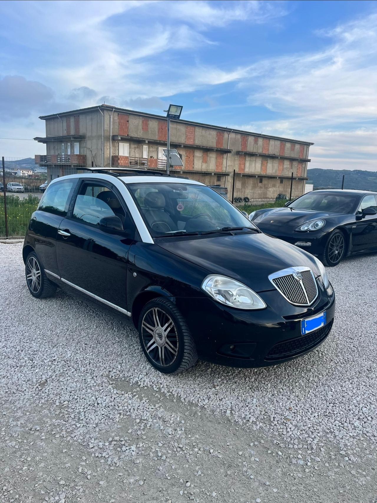 Lancia Ypsilon 1.2 69 CV versione Elle anno 2012