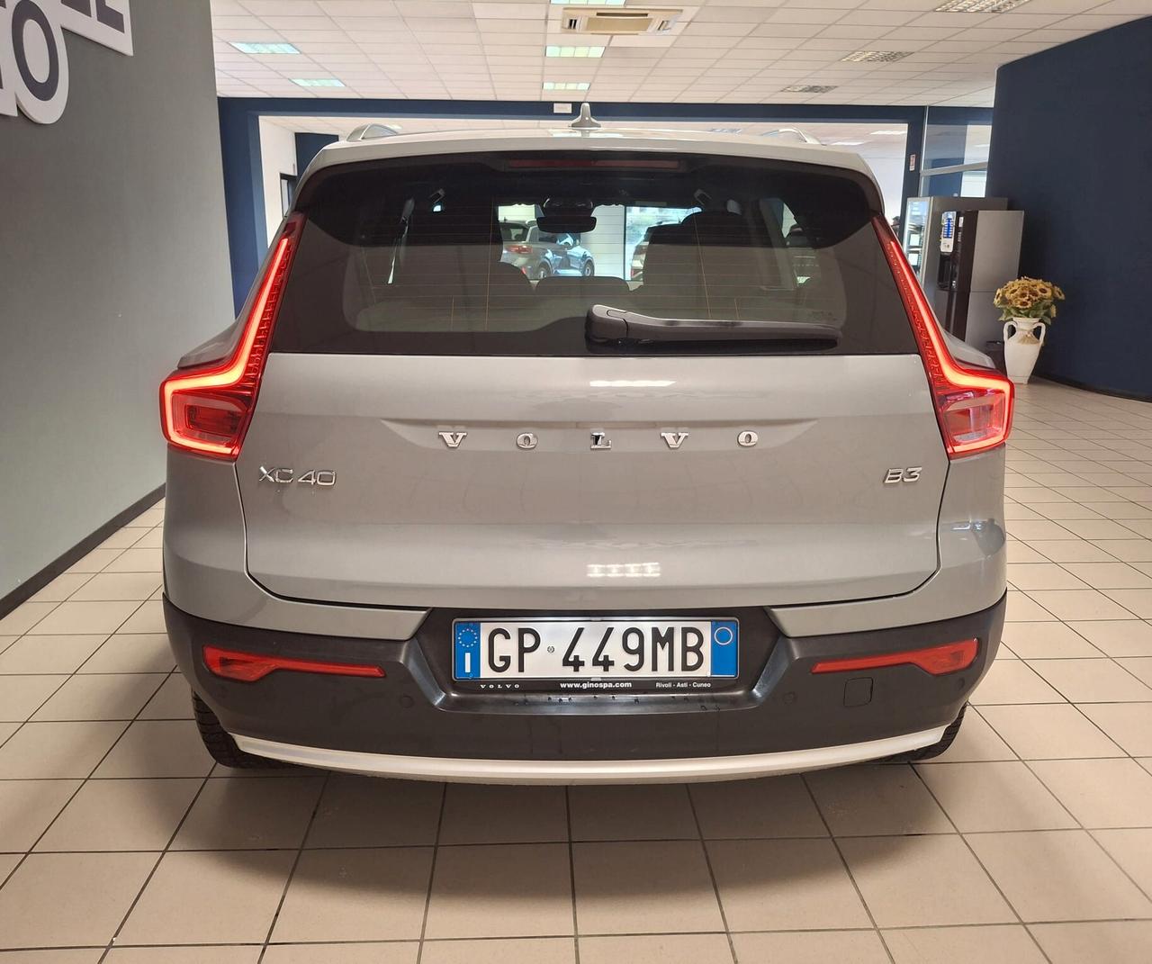 Volvo XC40 B3 automatico Ultimate Dark
