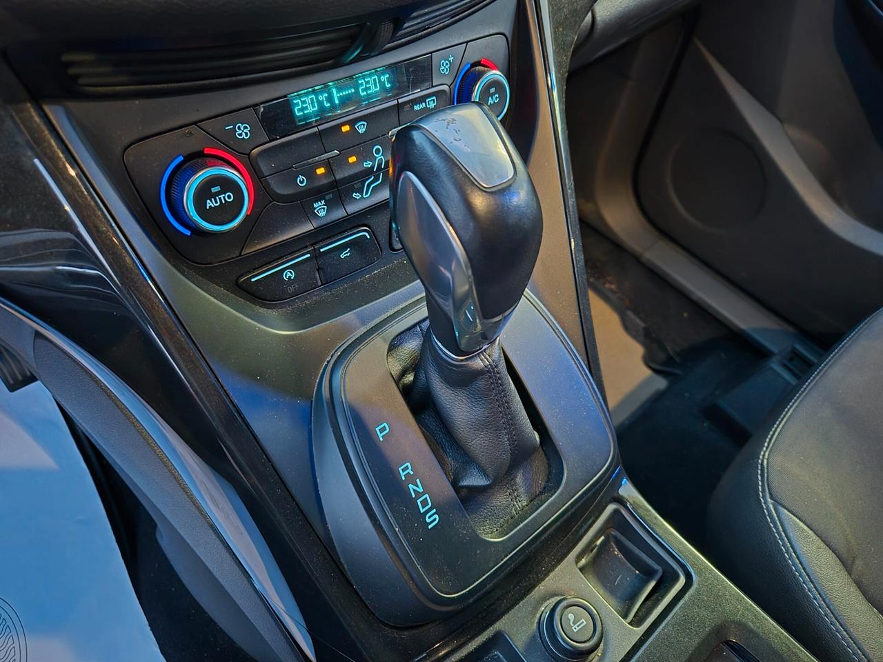 Ford Kuga 1.5 TDCI 120 CV S&S 2WD Powershift Business