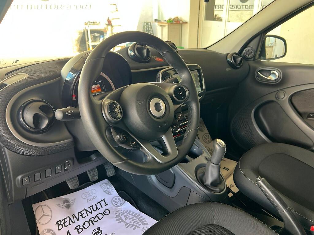 Smart Forfour 1.0 71 CV Total Black 30.000KM!