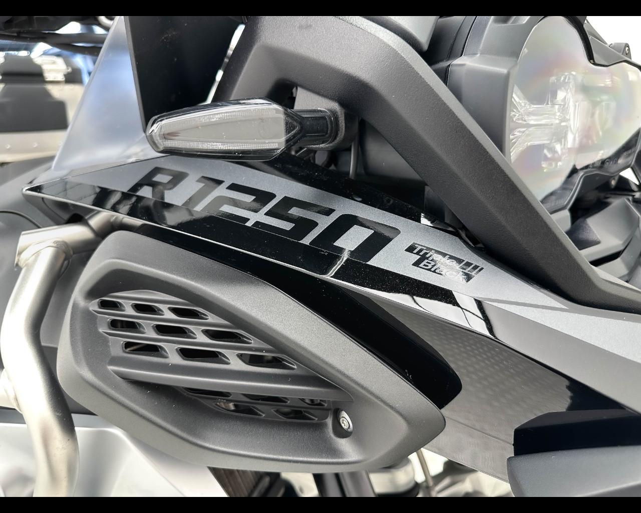 BMW GS ADVENTURE 1250 TRIPLE BLACK