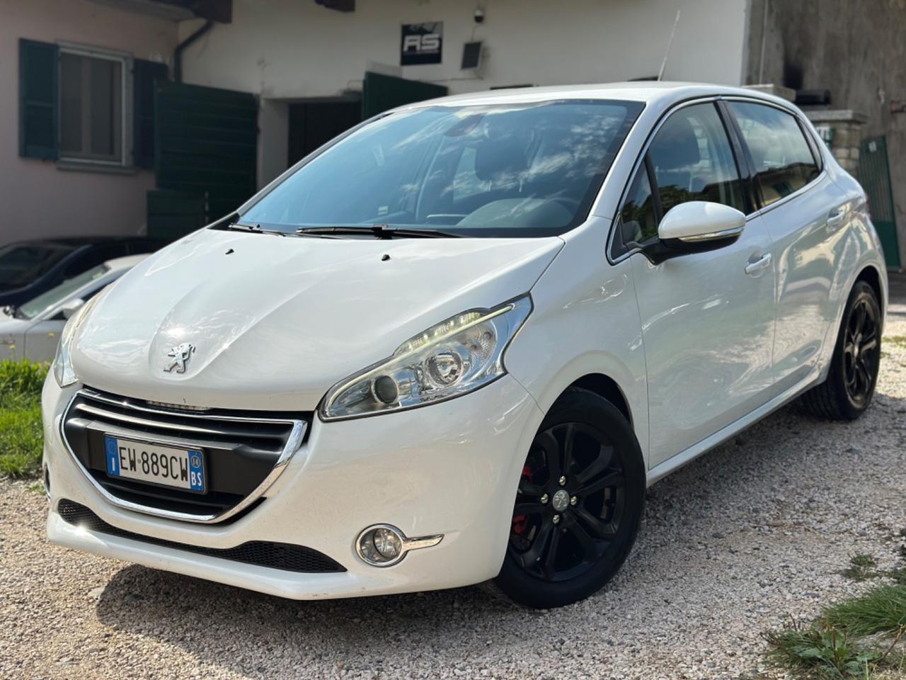 Peugeot 208 1.4 HDi 68 CV 5P ALLURE NEOPAT KMCERT