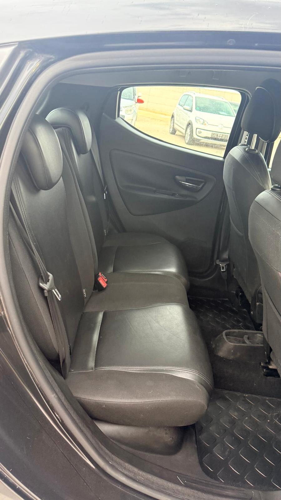 Lancia Ypsilon 1.3 MJT 16V 95 CV 5 porte S&S Silver