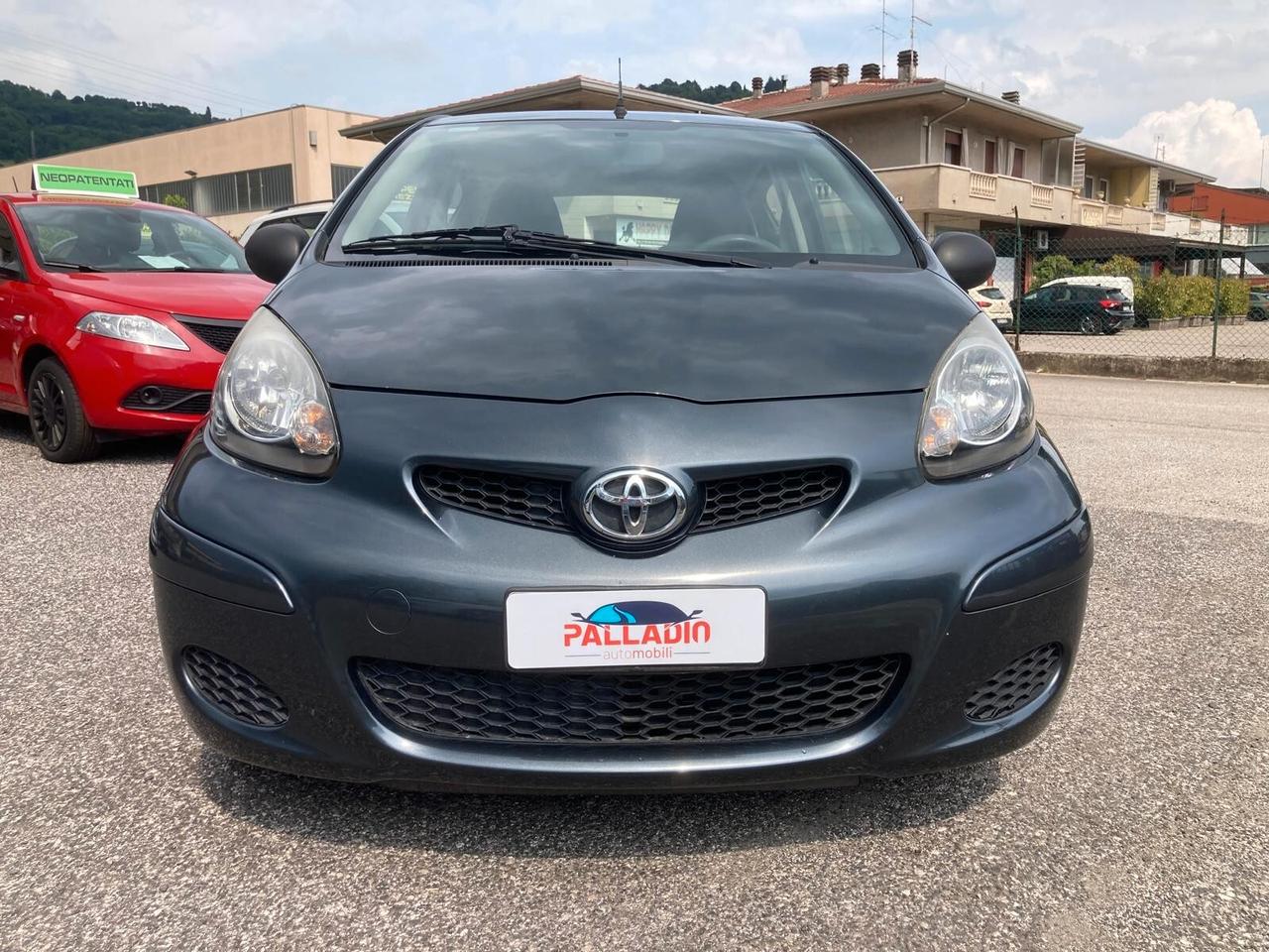 TOYOTA AYGO 5 porte 1.0 BENZINA 68 CV – NEOPATENTATI