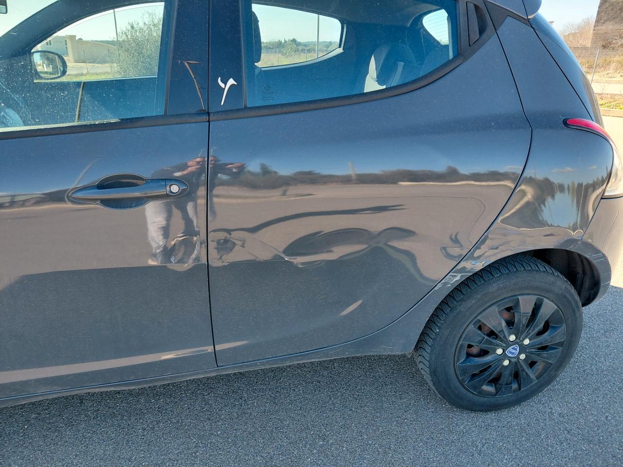 Lancia Ypsilon 0.9 TwinAir 85 CV 5 porte Metano Ecochic Gold