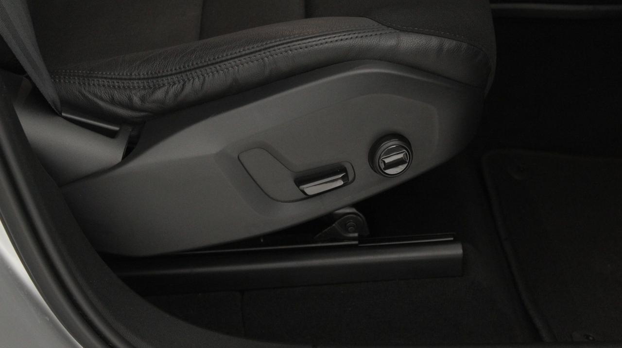 VOLVO XC60 II 2018 - XC60 2.0 b4 Momentum awd auto my20