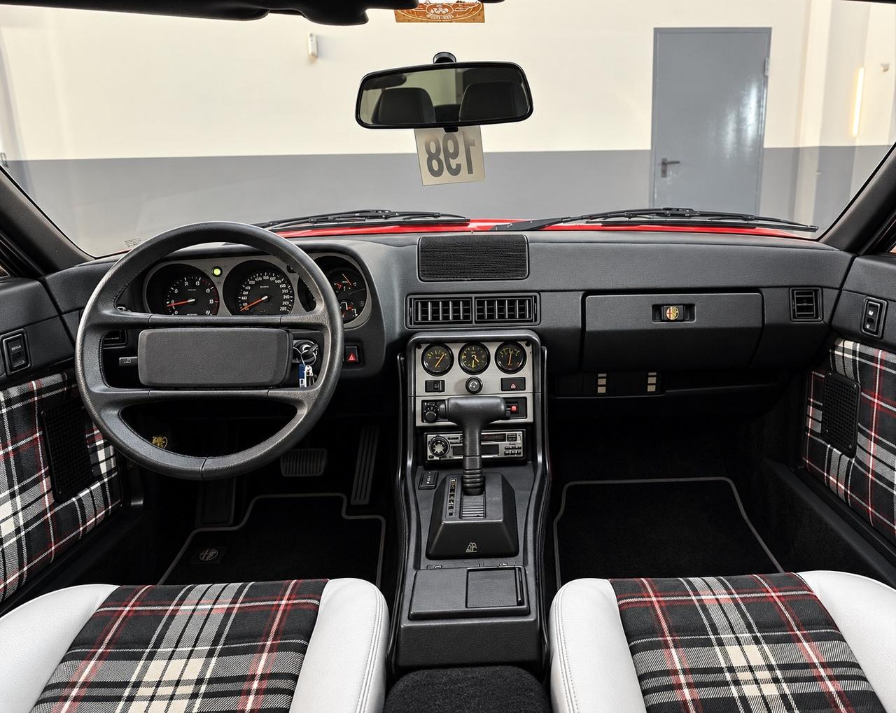 Porsche 944