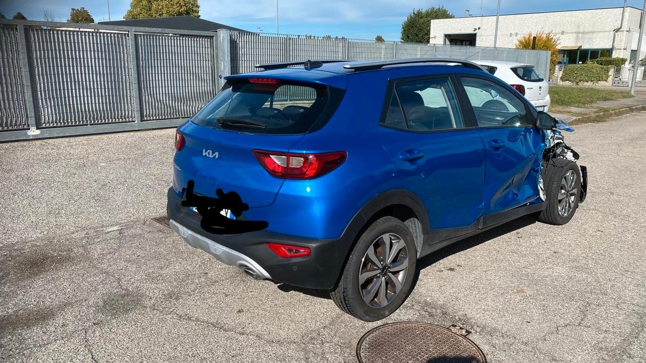 Kia Stonic 1.2 2023 - incidentata