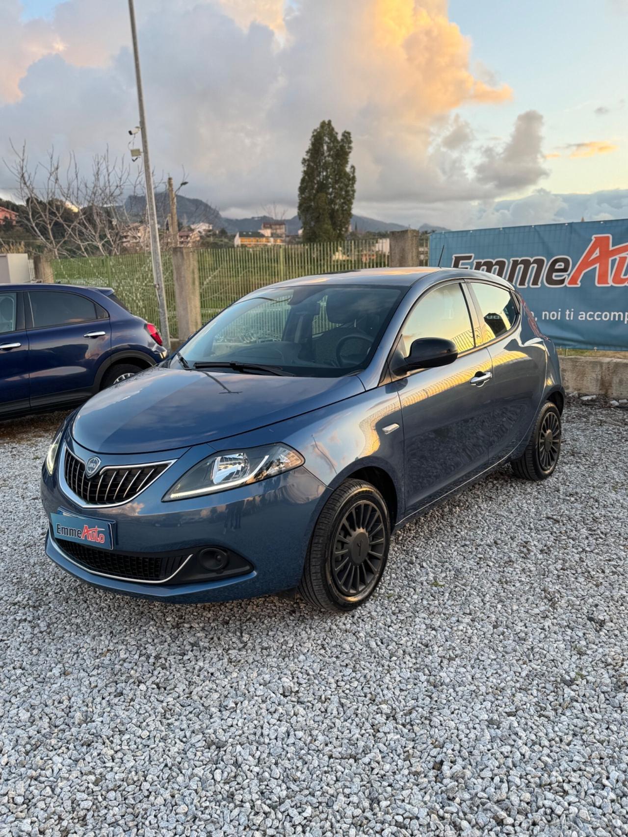 Lancia Ypsilon 1.0 FireFly 5 porte S&S Hybrid Ecochic Silver