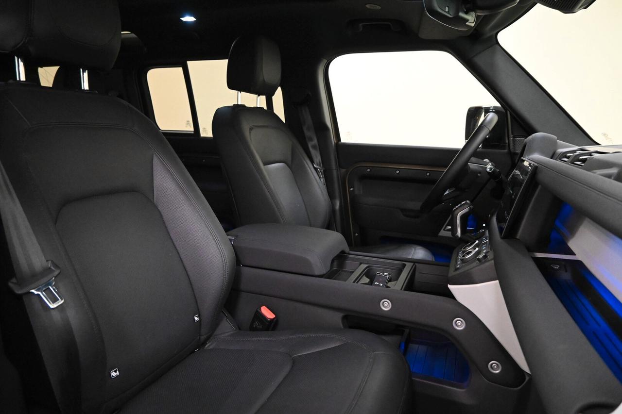 LAND ROVER Defender (2019) Defender 110 3.0D I6...