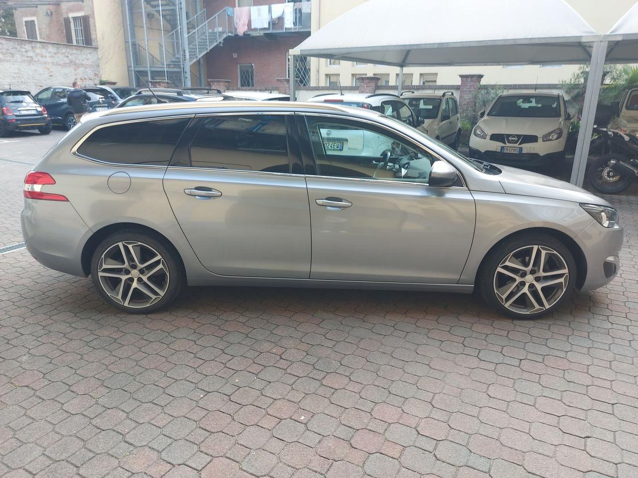 Peugeot 308 Allure 1.6 Blue HDI 120 SW