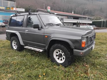 Nissan Patrol GR autocarro 2 posti con gancio traino.